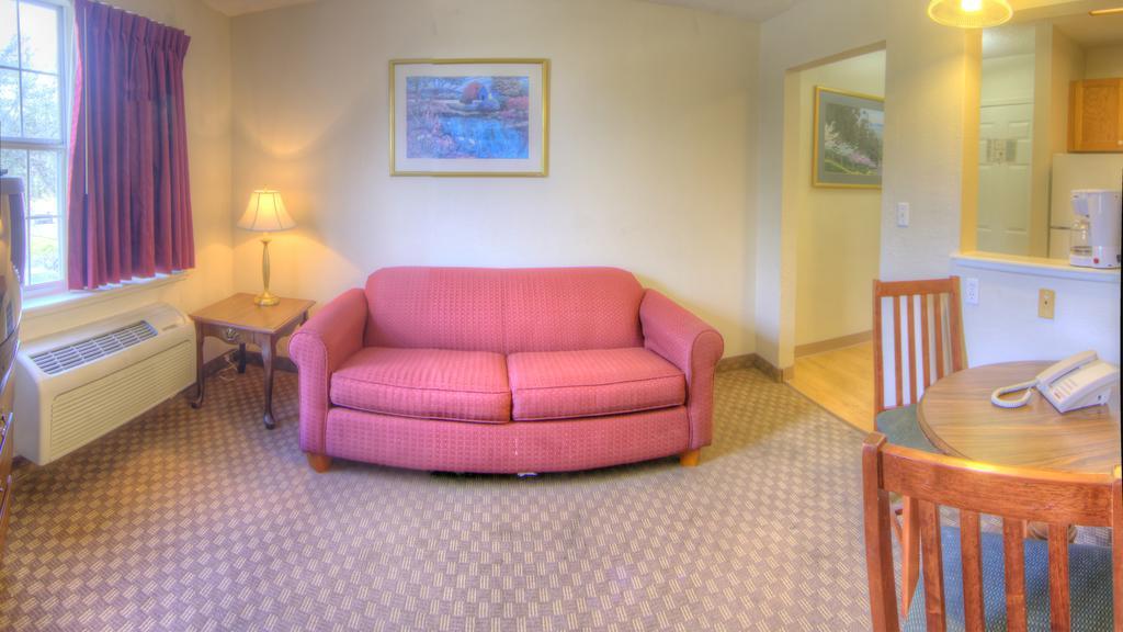 Intown Suites Orlando Florida Turnpike Room photo